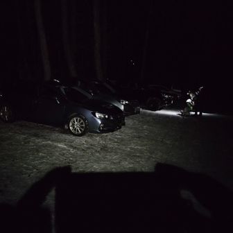 舟山十字路の駐車場
上越を0:15出発して、中郷ICから東部湯の丸ICまで高速利用、コンビニ寄りつつで、3:45頃到着。
到着時、先行の車は7台ほど、その後、少しずつ後続が増えてきました
車の外気温計は－5℃🥶意外に暖かい？
ここまでの道中にほとんど積雪はないですが、凍結箇所が多いので四駆スタッドレス必須です🚙