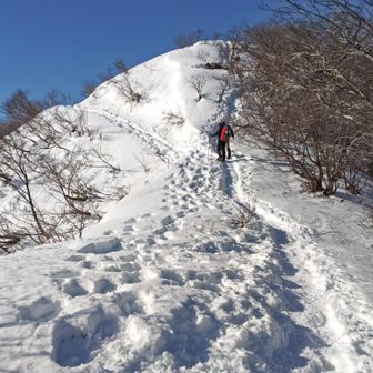 小貝月への登り