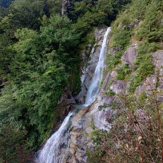 立派な滝