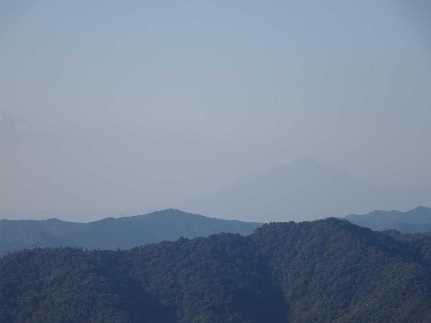高千穂峰が見えてる！
確かにスポット！
霞が残念だが😆