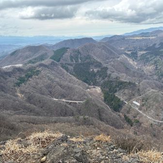 絶壁に戻ってきて、
また絶壁から遠方を見渡す