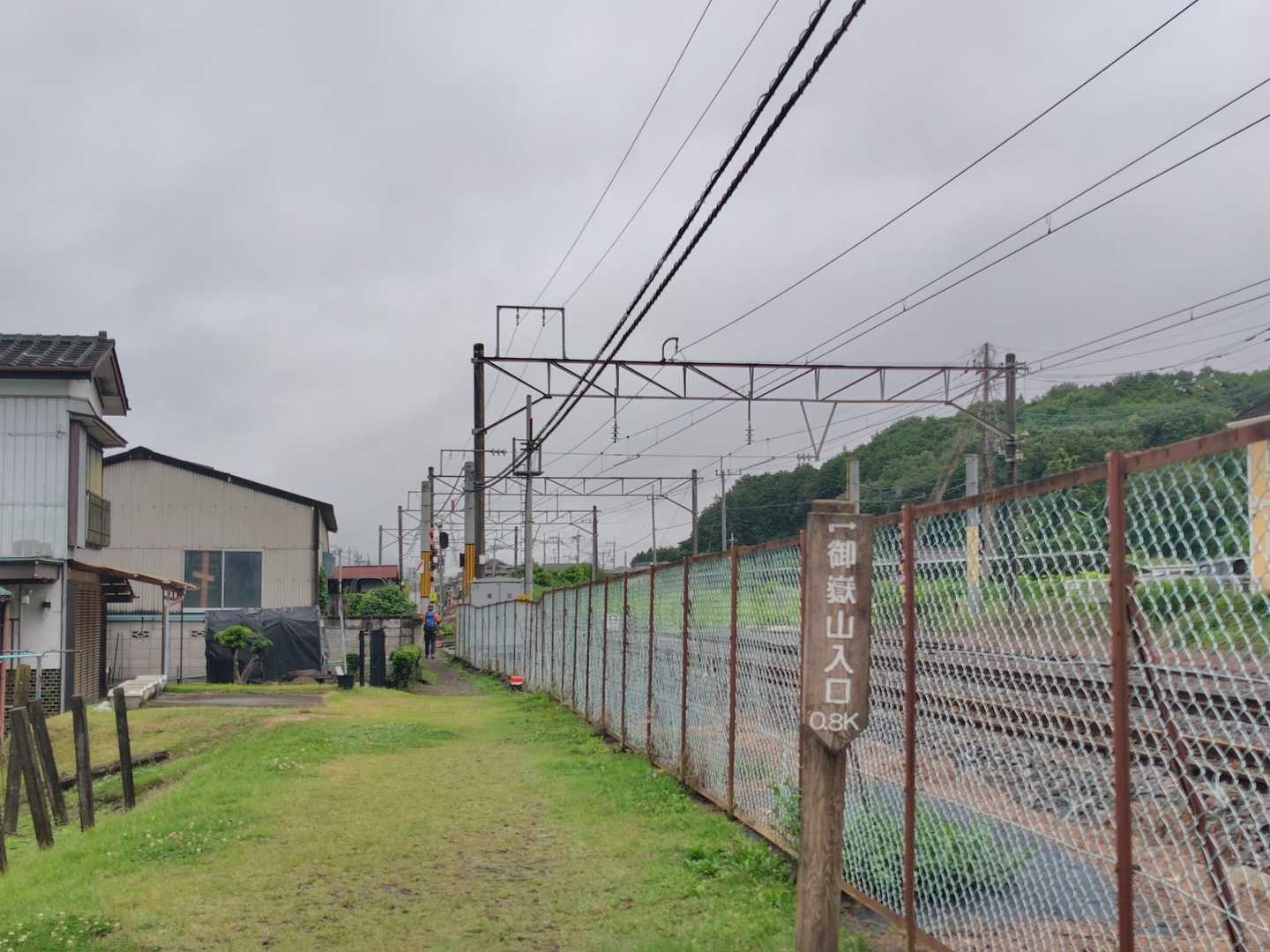 登山口まで歩きます😉