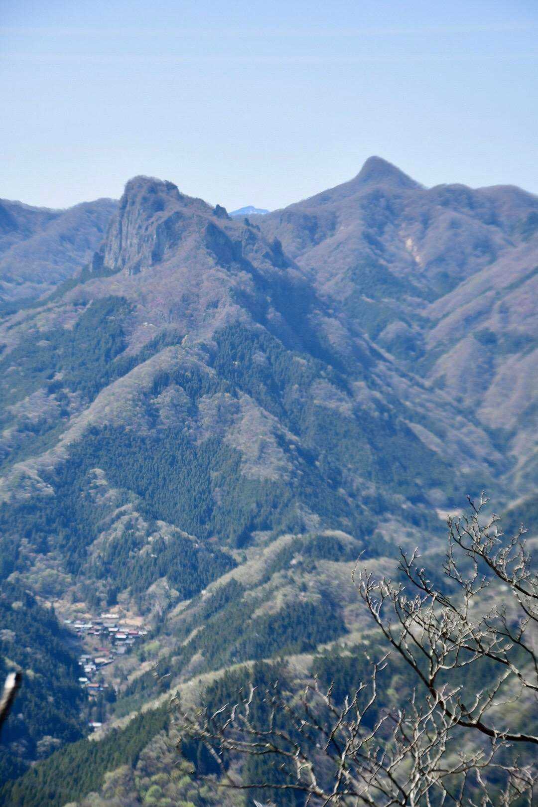 立岩と荒船山