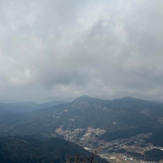 真ん中が、昨日登った住塚山