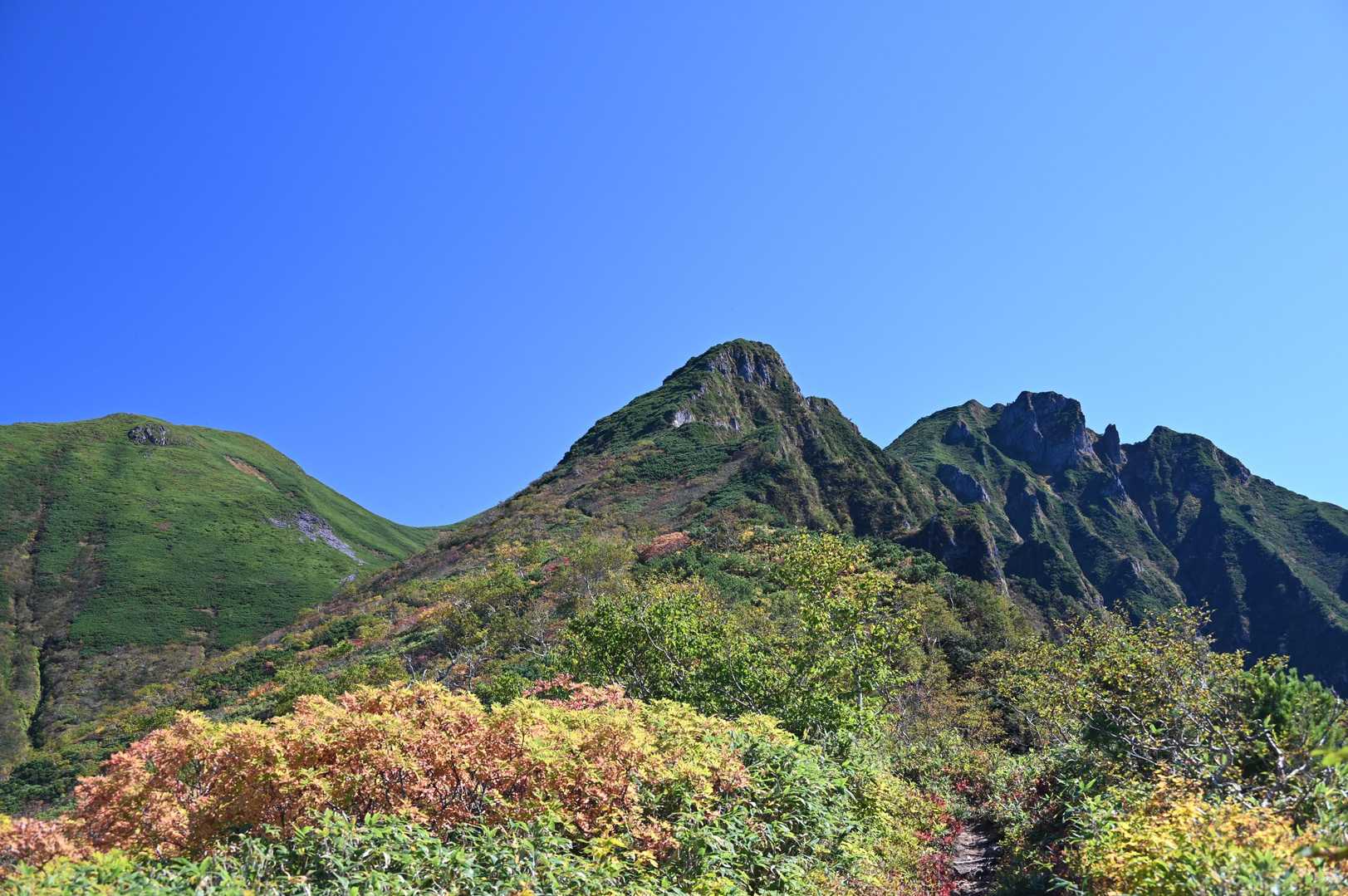 油絵「ニセイカウシュペ山」 ニセイカウシュッペ山登山口 往復コースの地図・登山ルート・登山口