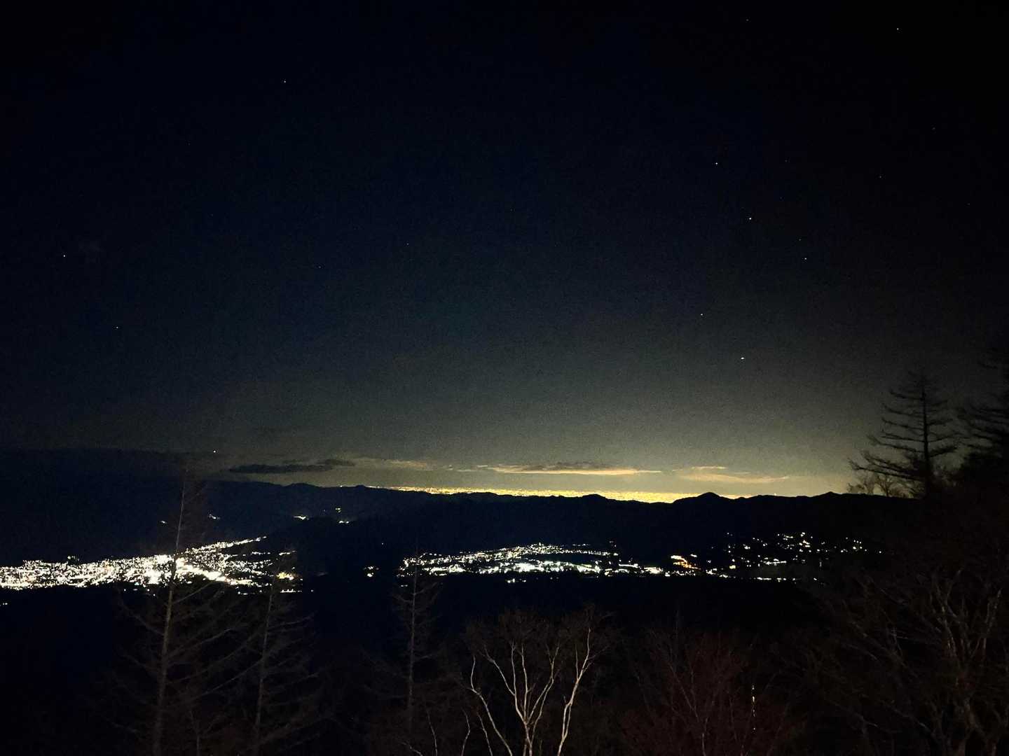 小屋の外に出ると夜景が見える！
東京まで見えているとのこと。