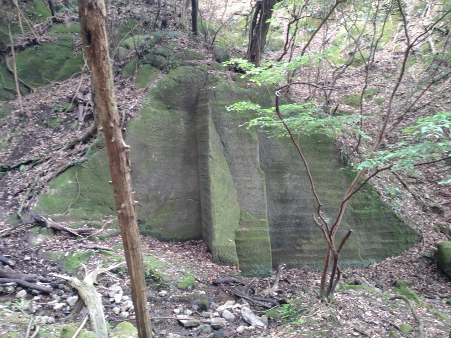 石切り場跡