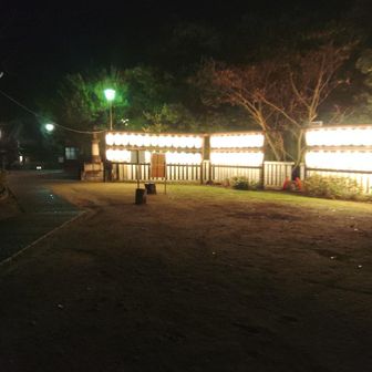 予想が 外れ初詣の準備で灯りがついてます🏮