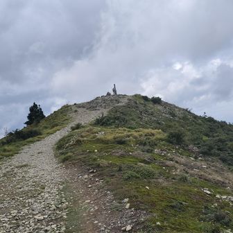 山頂は葛川方面から涼しい風が吹いていて😚気持ち良い