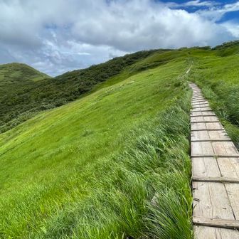 いざ山頂へ、ありがたき木道