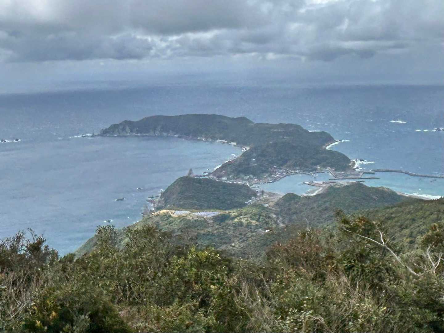 曇りでも存在感の野間半島
誰もいない貴重な時間
まったりしたいけど風が強いの