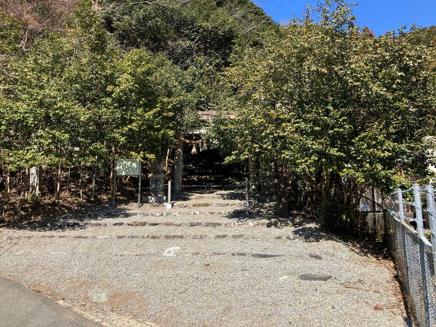 北尾根登山口に下りてきました
