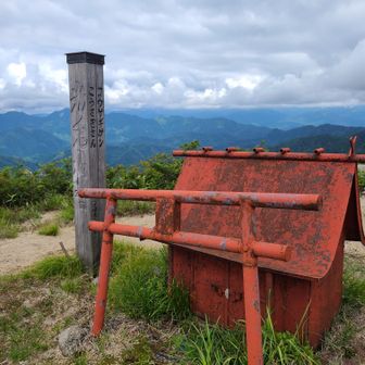 山頂光兎神社、扉の中にはウサギが
