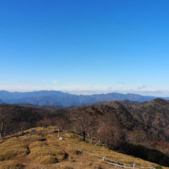 昨日登った八経ヶ岳も良く見える