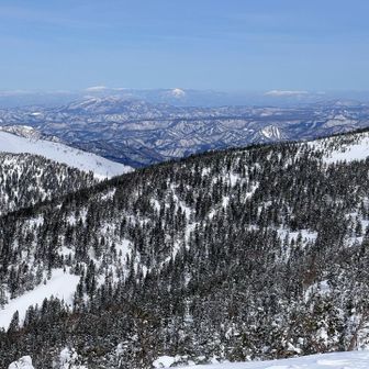 左から西吾妻山、磐梯山、安達太良山