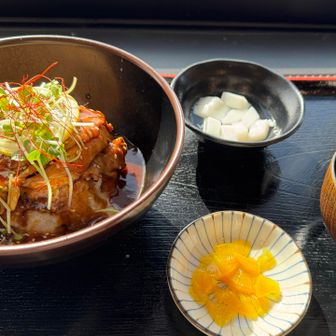 今日はカレーうどんではなく、初めて僧兵丼にしました。これも美味しかった😋