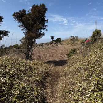 山頂は結構広いです。
今日は20人位登っていました♪