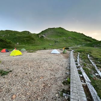 テン場もフラットで水場と🚾が近くにあって、人気のようです