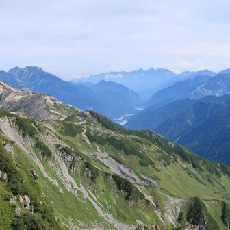 黒部湖
奥は後ろ立山連峰
左は立山