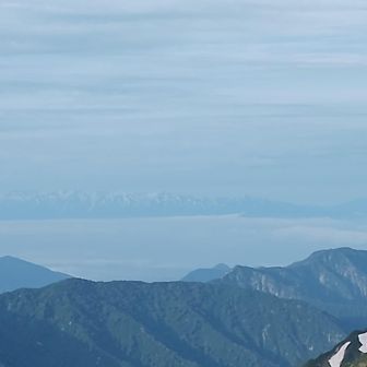 うっすら飯豊連峰