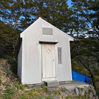愛大避難小屋到着　後1時間程度