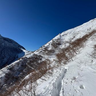剣ヶ峰のトラバースは
まだノンアイゼンで🆗