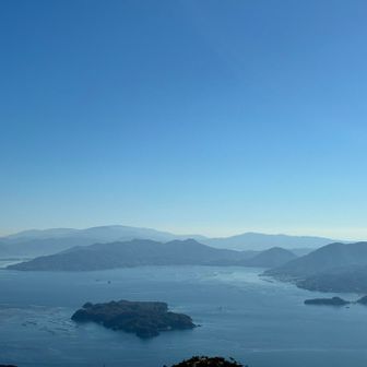 空と山の境がうっすらオレンジ色で綺麗でした