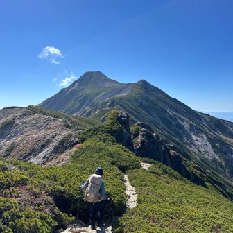 奥に見えるのが笠ヶ岳