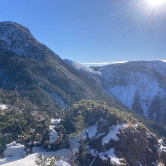 友が働く根石岳山荘が見えた！
年末年始まで休業中。
