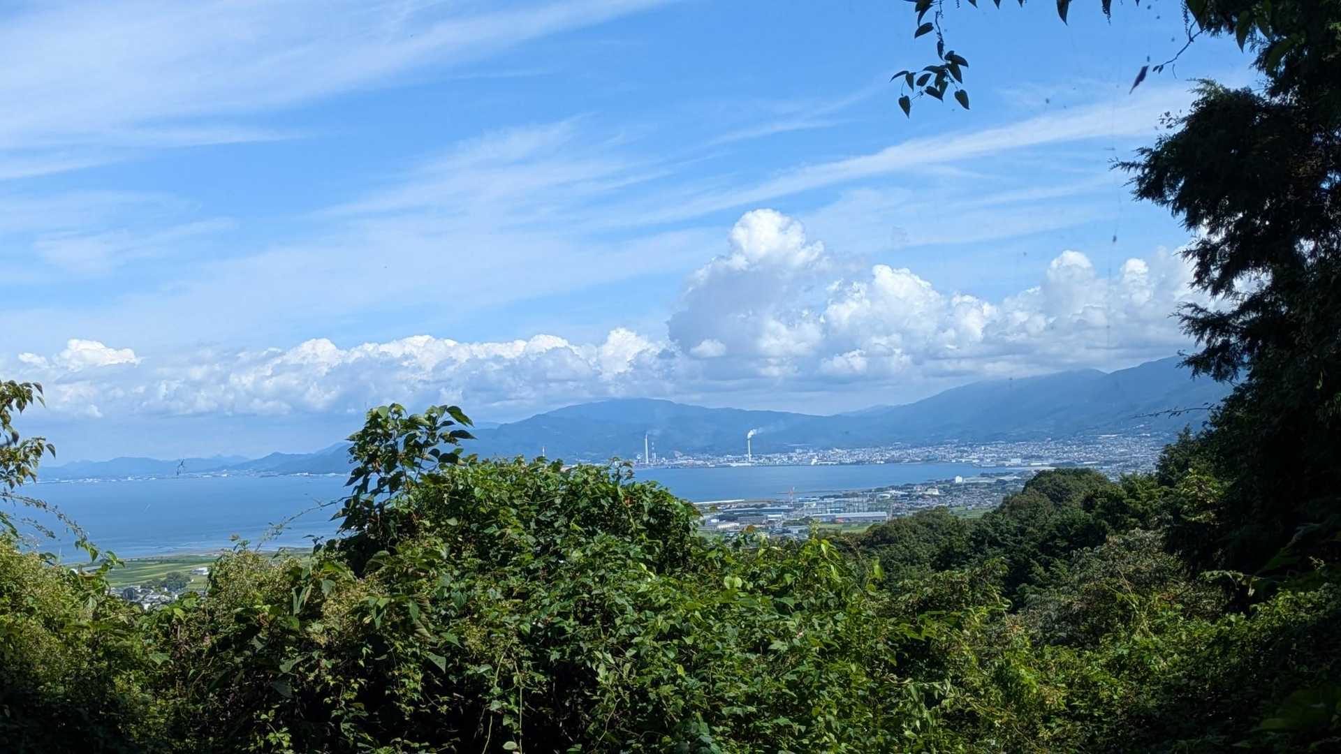 帰りもこの景色にホッとします
雲も空もいい感じ 🎶