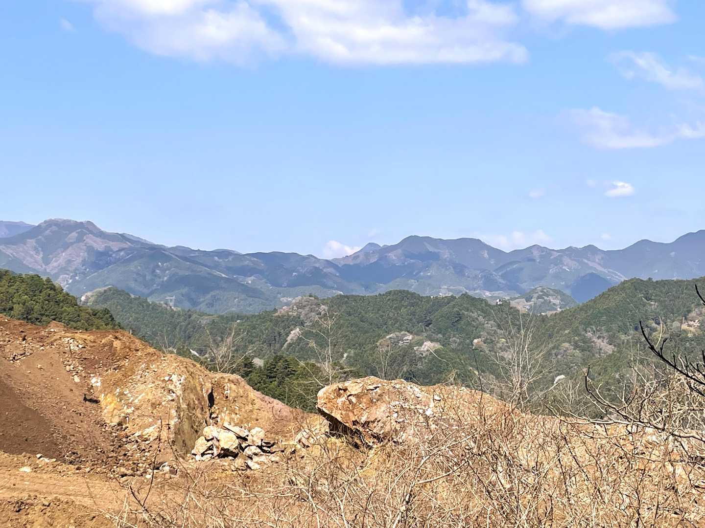 東吾野駅-天覚山-吾野ノ頭-大高山-栃屋ノ頭-六ツ石ノ頭- 縦走コースの写真