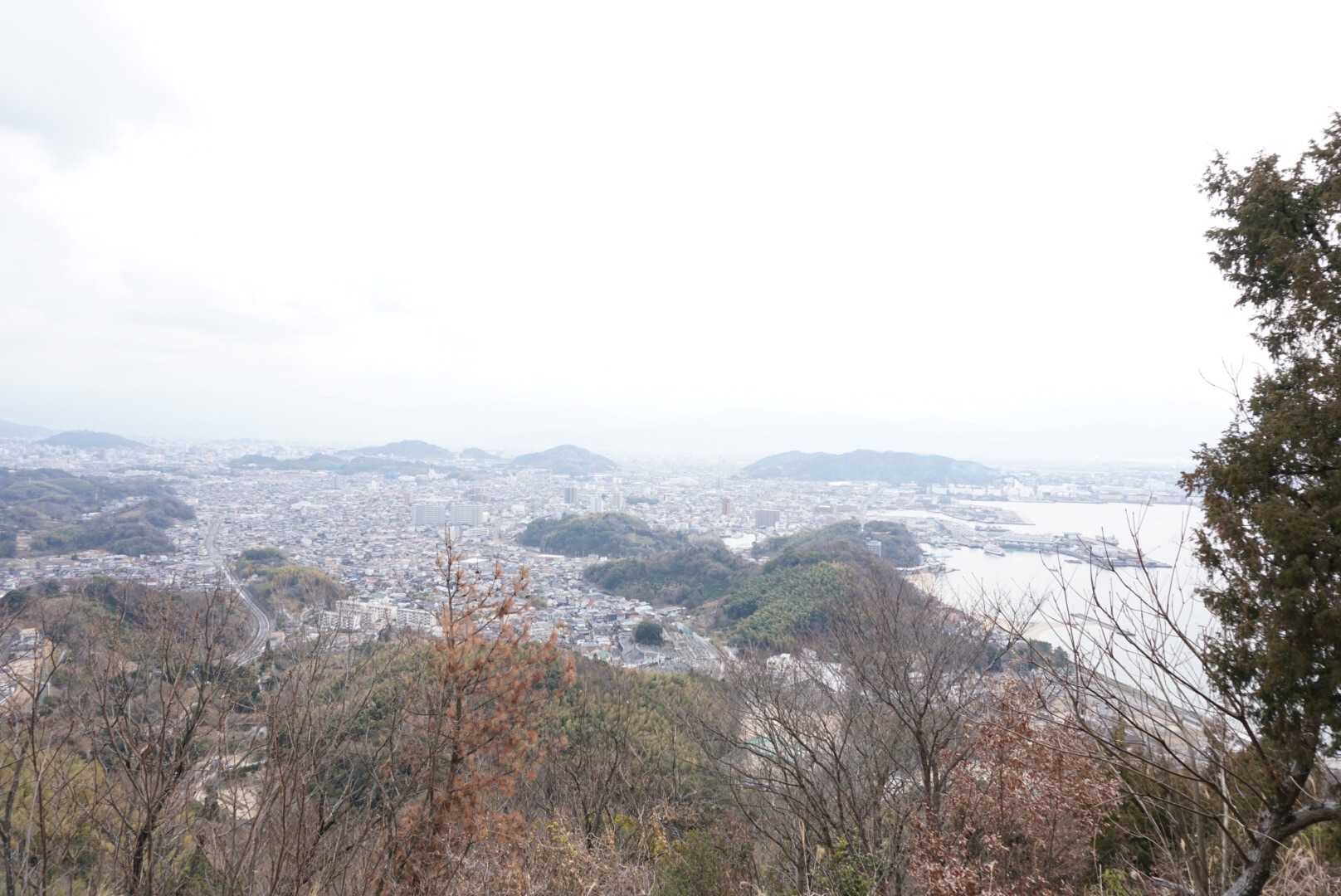 海も街も見えていいかんじー
夜景もいいんだろなー( ¨̮ )