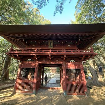 立派な山門をくぐります。