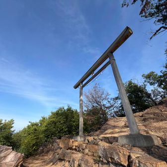 とうちゃこ⛩️
初めてここに来るまでは、写真でよくみるこの景色は山頂だと思ってた