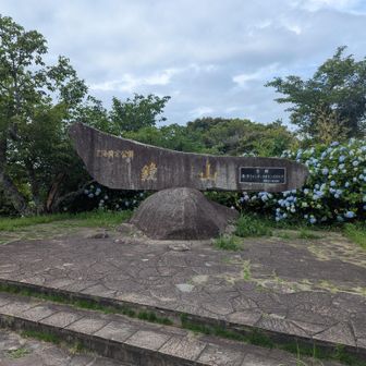 駐車場から歩いて鏡山展望台へ