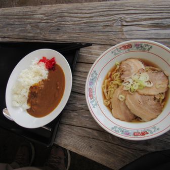 水汲みに戻ると食堂が営業開始してました。ラッキー。3,000。おっとDRY360も追加！！