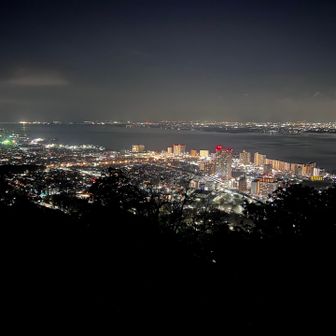 長等山テラスに到着。ここからの夜景も素晴らしい。
西大津方面。ここ10年ほど高層マンションが次々建った