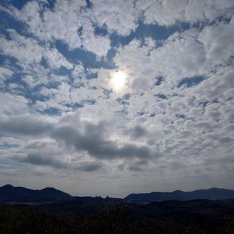 遠くに須磨アルプス