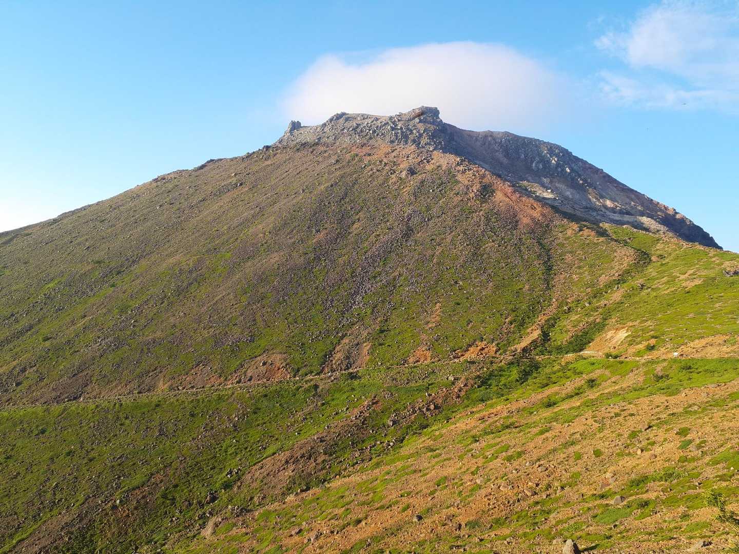 緑の髭を生やした茶臼岳も
カッコいいね