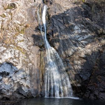 雄滝。
おんたき茶屋でスタンプゲット☆
滝見餅は売り切れ😓次回へ持ち越し