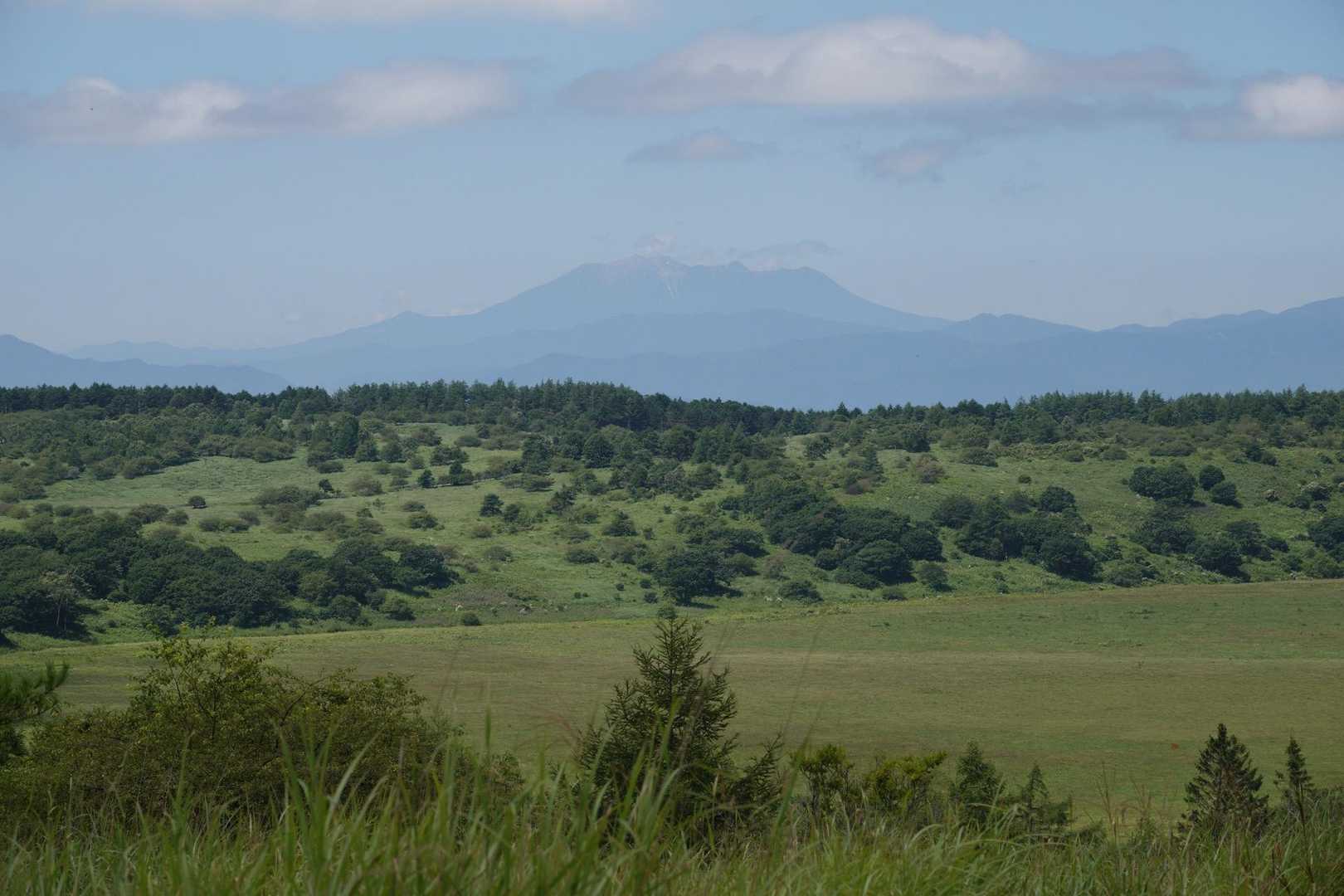 このどっしりしてるのは御嶽山かな