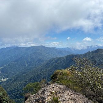 障子岳山頂から、今まで歩いてきた稜線が🤩
