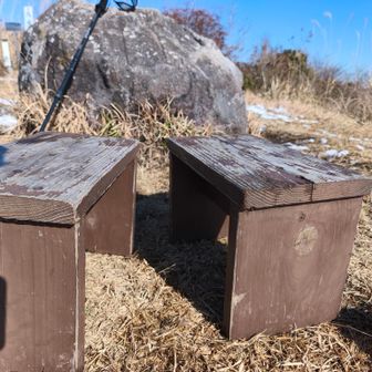 山頂には木製椅子🪑もあります