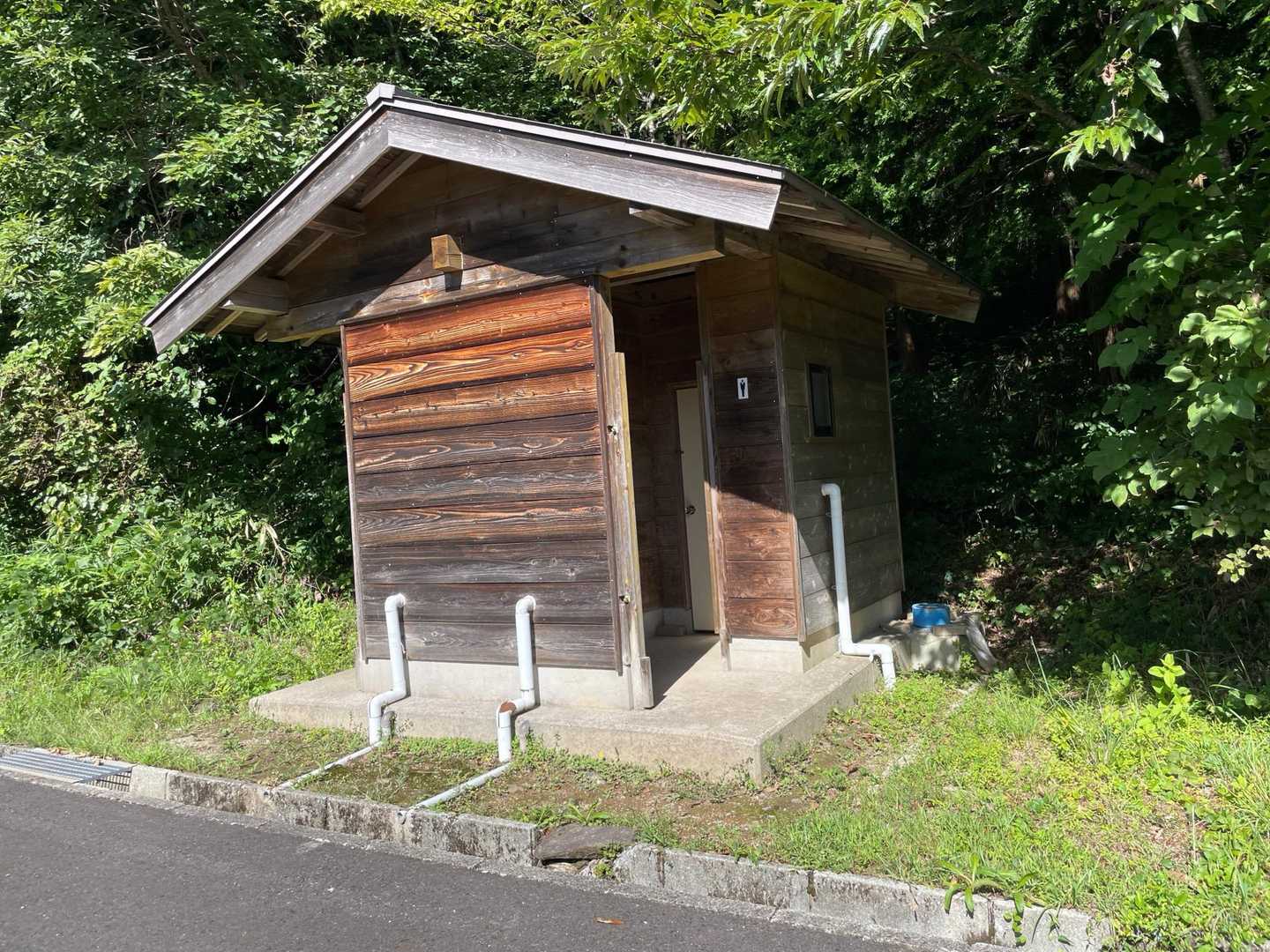 登山口近くに🚻ありました！！
和式ですが、ありがたいです😅