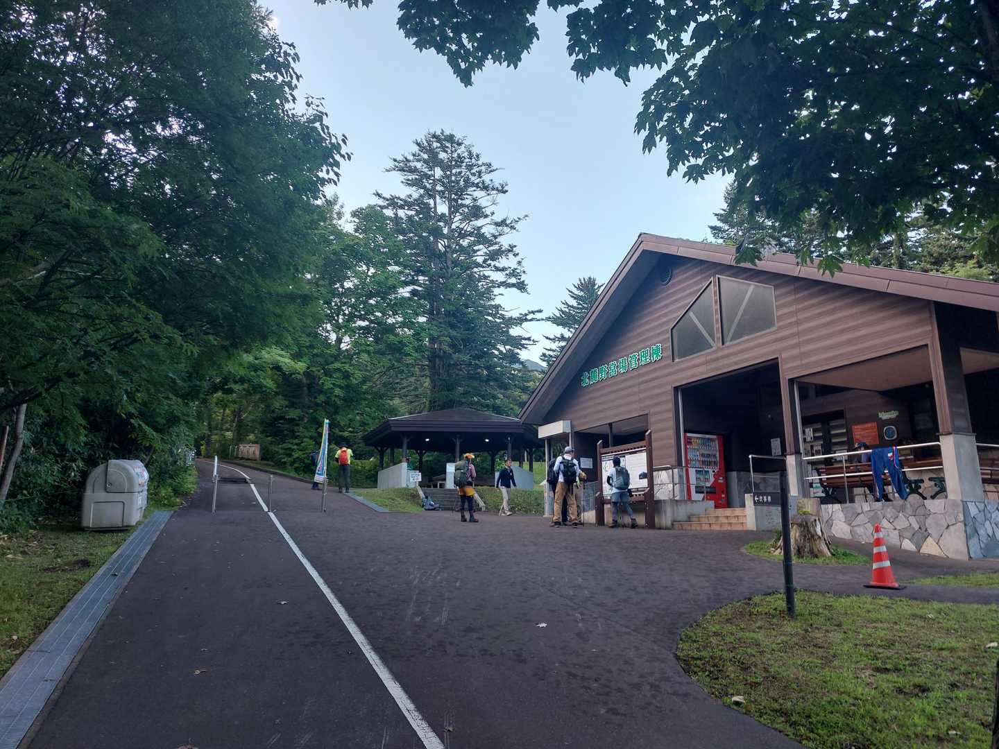 鴛泊ルートは登山口にキャンプ場がありとても整備されています🎄⛺🚙
