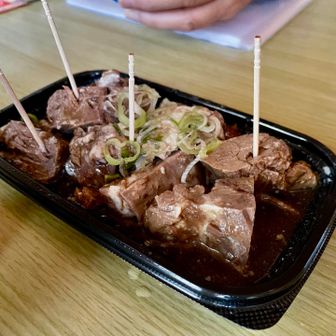 
スーパーで購入したホロホロの鹿肉の煮付けを食べながら、皆でJAZZトーク
