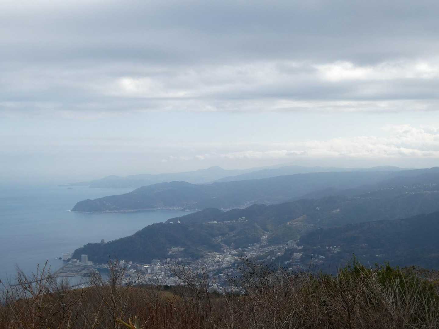 【フラット登山】十国峠から熱海へ　海を正面にひたすら下るの写真