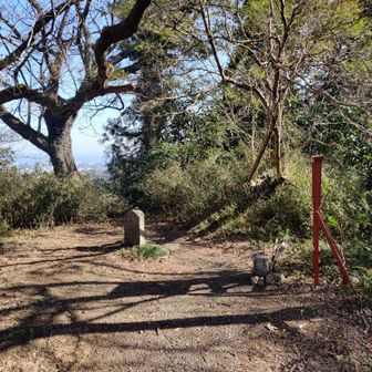 畠山の頂上に到着。青面金剛さんにご挨拶と今日怪我しないようにお願い🙏