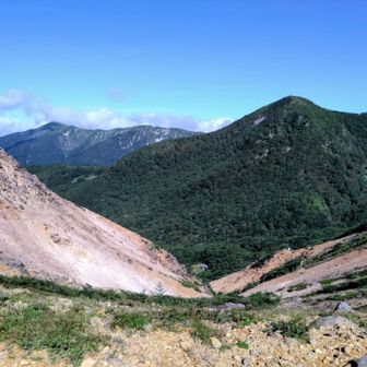 隠居倉と流石山方面が綺麗に見えます。去年は霧で全く見えませんでした…。