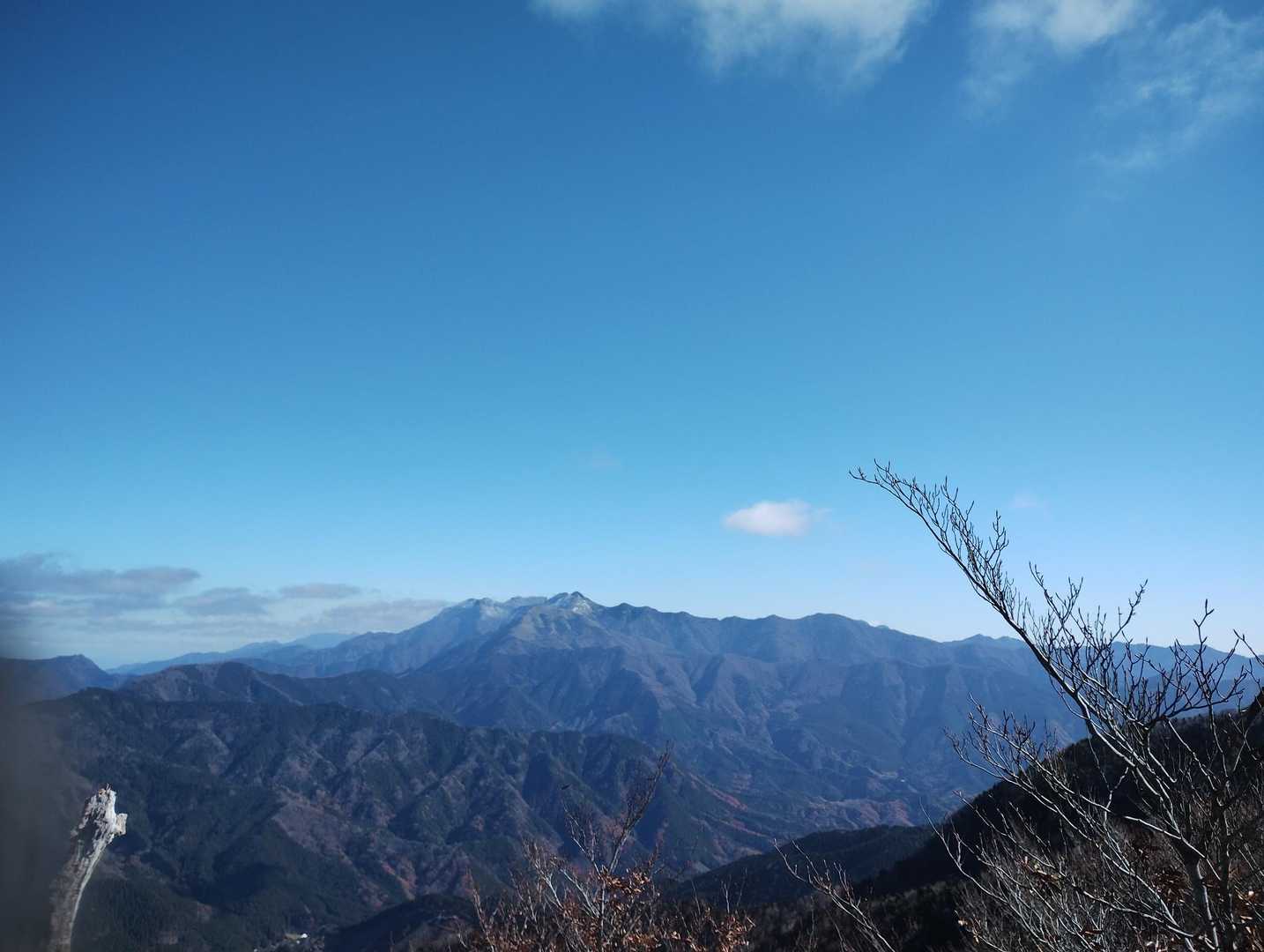 石墨山を眺める事が多かったけど、今日は石墨山から眺める。